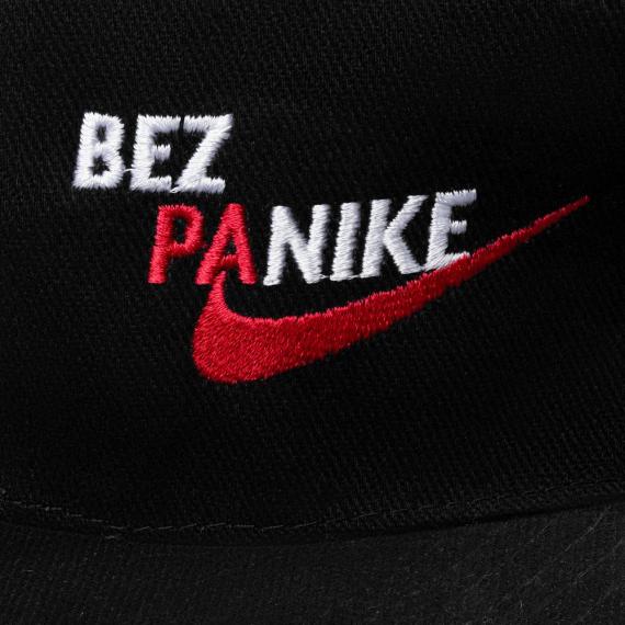 Бейсболка Bez Panike, черная